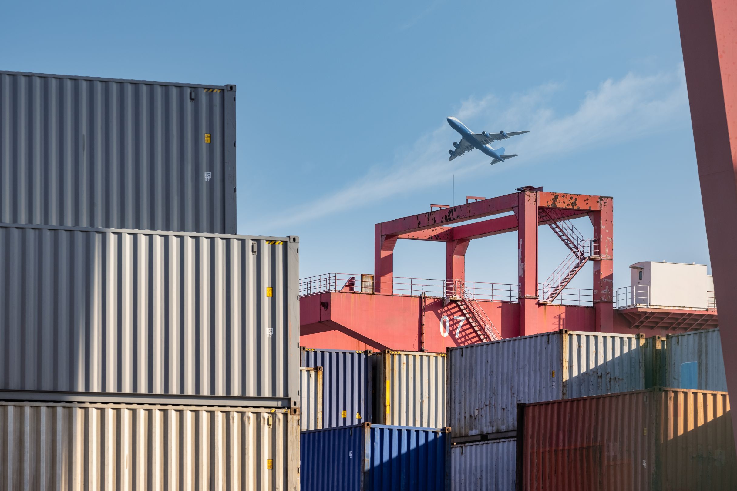 Navigating Complex Supply Chains: How LCX Freight Powers Key Industries