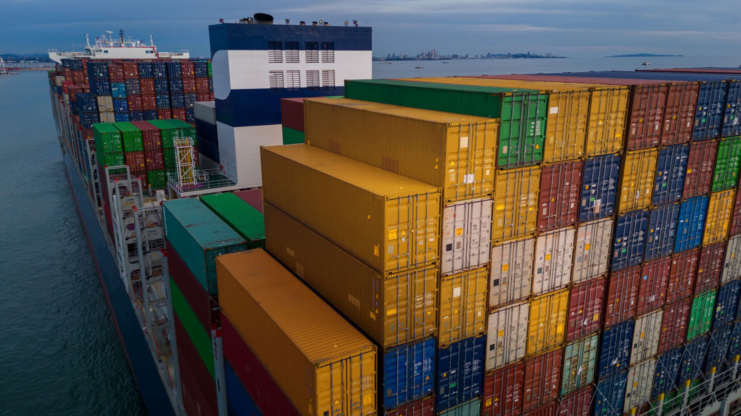 2025 Global Shipping in Flux: Navigating New Import Export Logistics